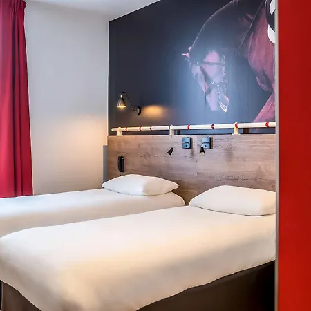 Ibis Styles Saumur Gare Centre Buitenkant foto
